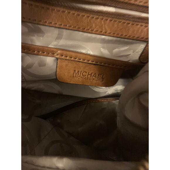 Michael Kors Classic Leather Shoulder Bag Brown with Gold Buckle & Logo - Picture 8 of 12